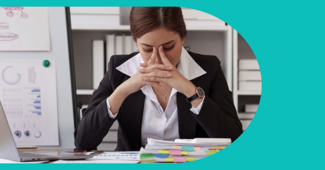 Blog meddi-síndrome de burnout- mujer con estrés en su puesto de trabajo